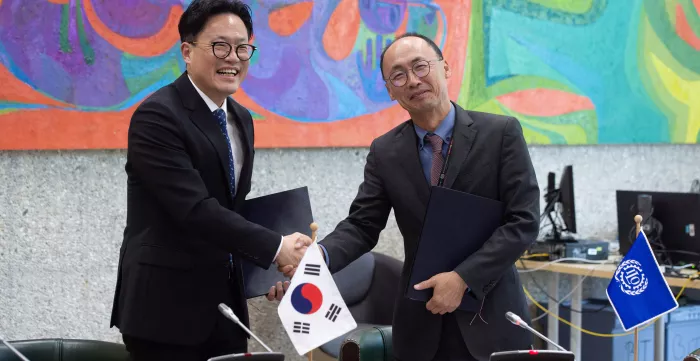 ILO Director of the Employment Policy, Job Creation and Livelihoods Department, Sangheon Lee, and the Director General of Labor Bureau, Chul-Wan Kum of the Gyeonggi Province, Republic of Korea shaking hands