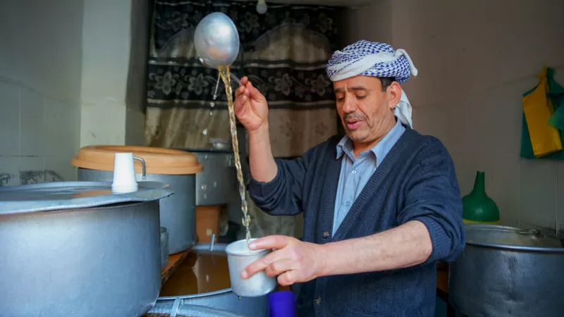 Man at a market in Yemen - EU-funded EYYR ILO project