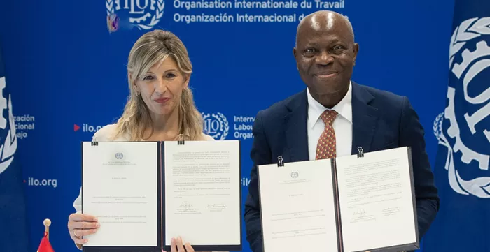 Ceremonia de ratificación de los Convenios núms. 167 y 184 el 11 de junio de 2024: Yolanda Díaz, Vicepresidenta Segunda y Ministra de Trabajo y Economía Social de España, y Gilbert F. Houngbo, Director General de la OIT.